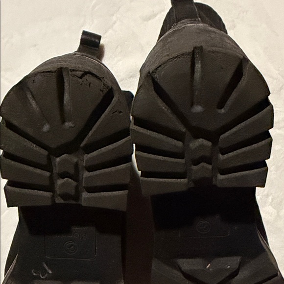 Blondo Black Ankle Booties - Picture 7 of 9